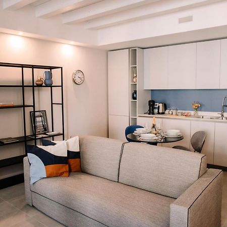 Elegant Beige Apartment - 5 Minutes From The Lake Комо Экстерьер фото
