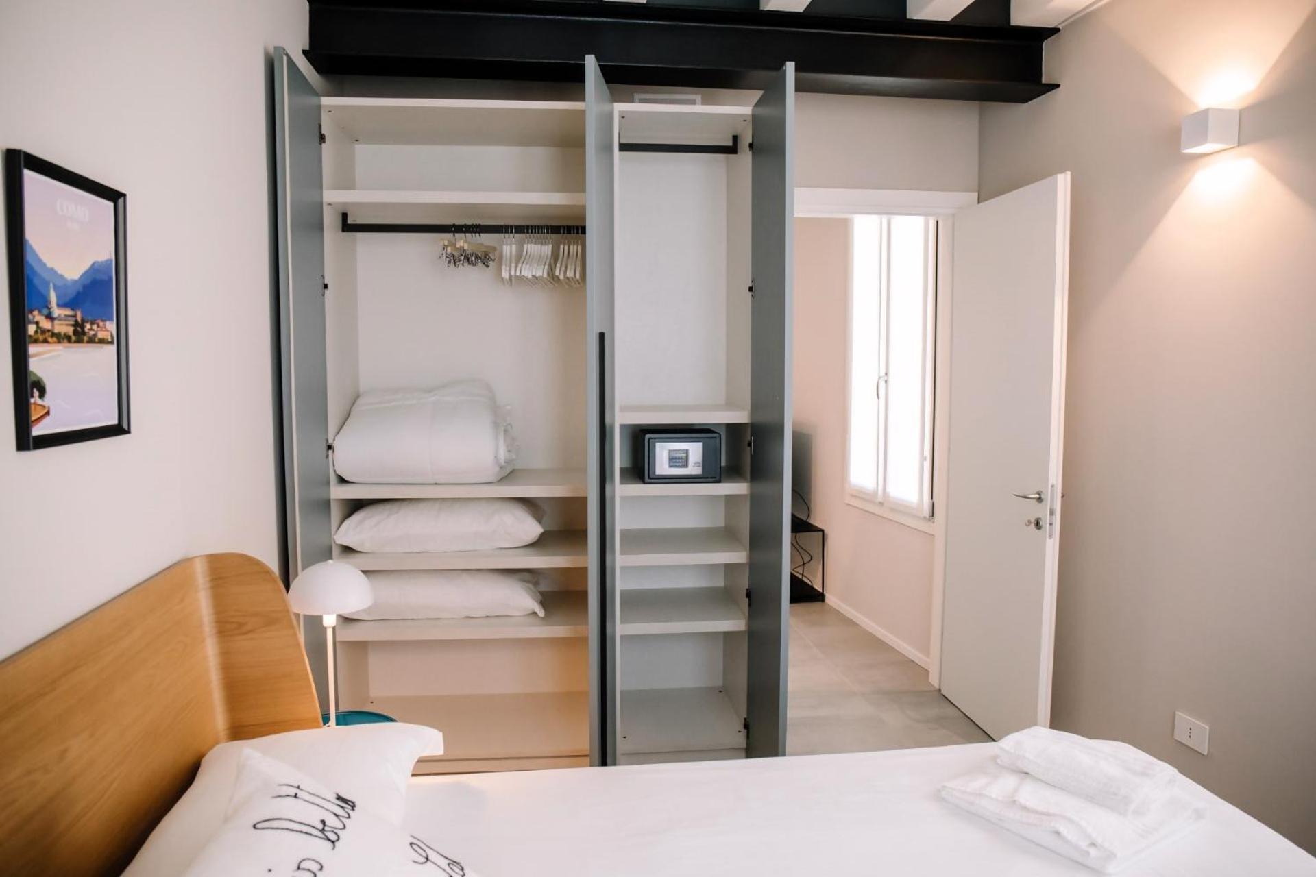 Elegant Beige Apartment - 5 Minutes From The Lake Комо Экстерьер фото