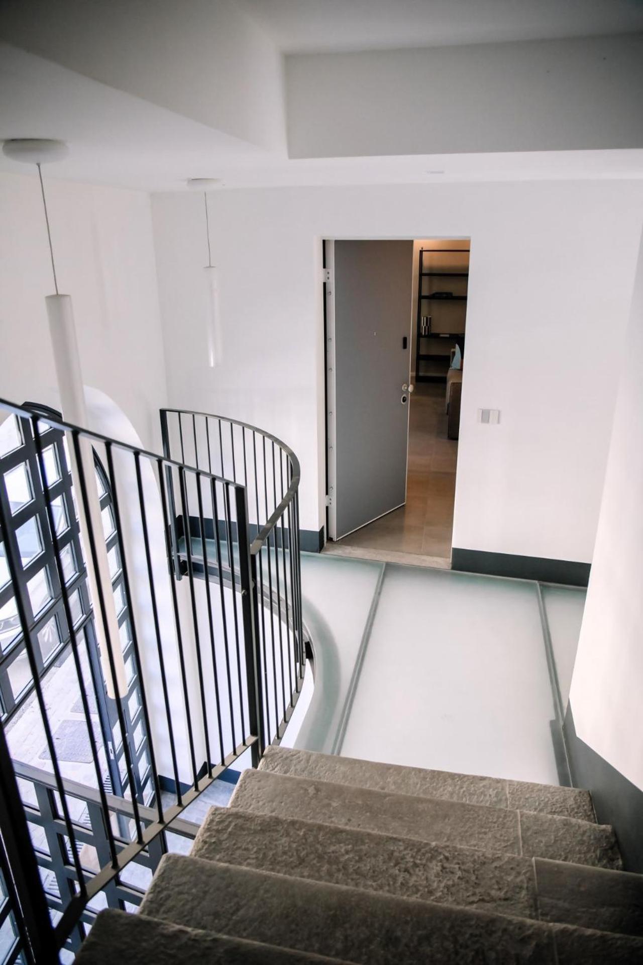 Elegant Beige Apartment - 5 Minutes From The Lake Комо Экстерьер фото
